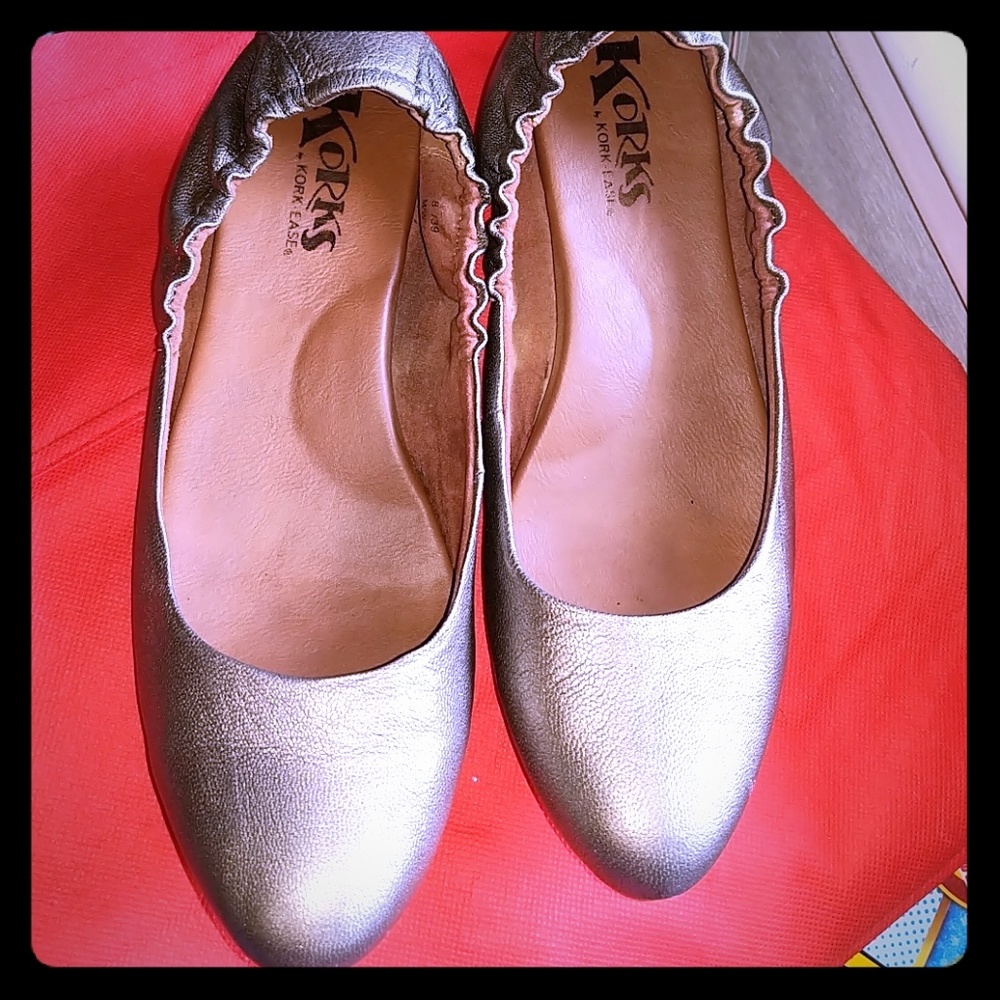 Korks bronze flats